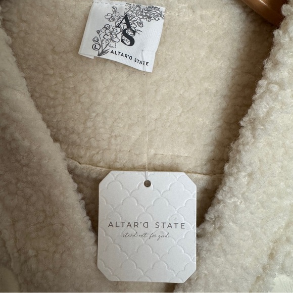 NWT Altar'd State Jailyn Sherpa Trim Cropped Vest Size L - Picture 6 of 6